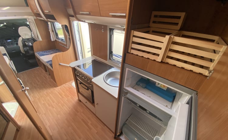 Cel4night – 7-seater overcab motorhome