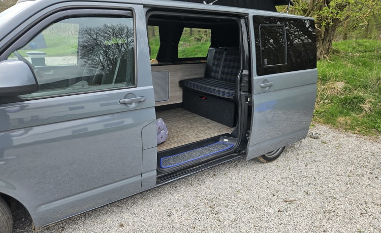 Frank. – Camper Volkswagen a 4 posti letto del 2004