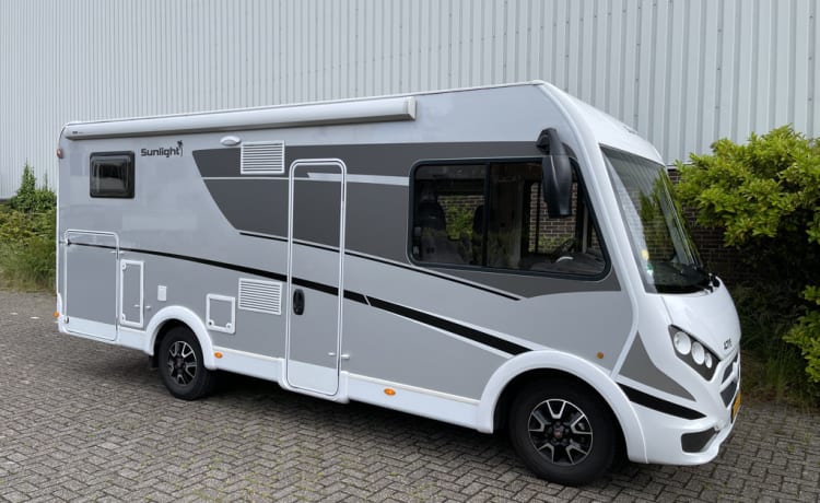 13/21 – Luxe, complete camper met lengte bedden en een hefbed!