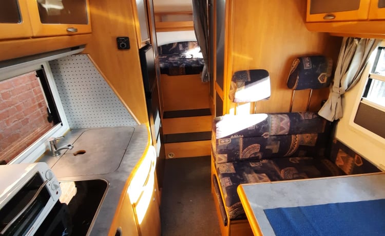 6p Hymer alcove uit 1999