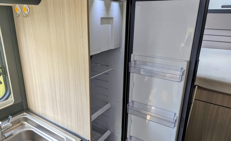 6p recente familie camper uit 2021 - Sun Living alcove