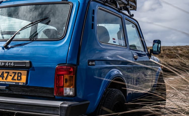 Pjotr – Lada Niva 4x4 met daktent