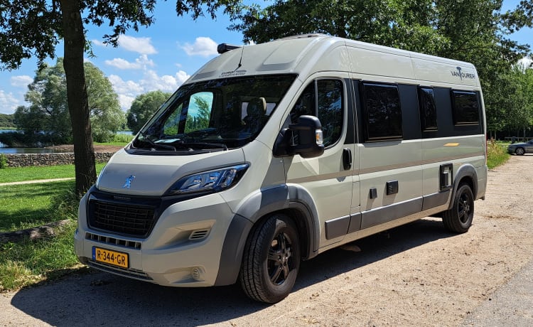 Bestie de Boxer – Compact, practical and sturdy bus camper (Peugeot Boxer Van Tourer 2017)