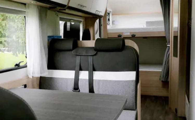 Camper Sunlight con 6 posti letto e 1 ROI