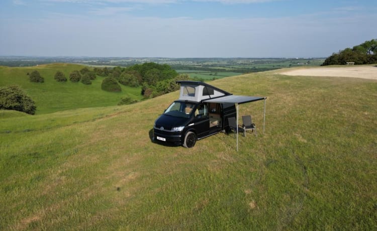 Mitch  – Superbe conversion VW T6 Camper King. 4 couchages, 5 sièges et fait tourner les têtes !