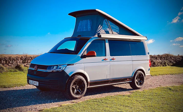 The Surfer – 2020 Top Spec luxueux camping-car VW. Explorez les Cornouailles avec style.