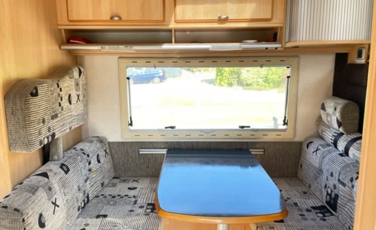 Coosie Camper  – Familiencamper mit Zelt für 6 Personen 