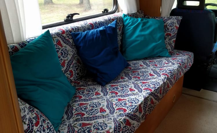 Bessie – Nice spacious alcove camper