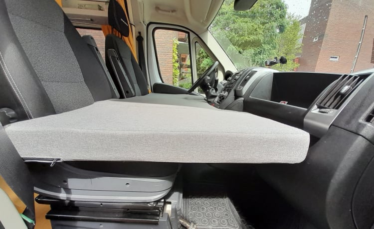 2-4  pers. Fiat Ducato buscamper uit 2014