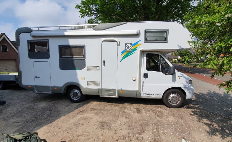 camping-car fiable pour 6 personnes de la marque A knaus avec climatisation