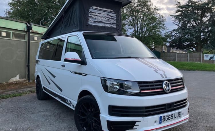 Dave – 4 berth Volkswagen campervan from 2020