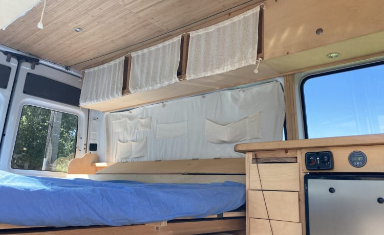 Marcelleke – Super cozy converted Mercedes Sprinter campervan L2H2