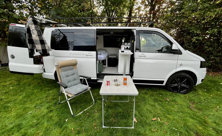 Bulli Ruby – Volkswagen T5 (2012) voor 2 personen