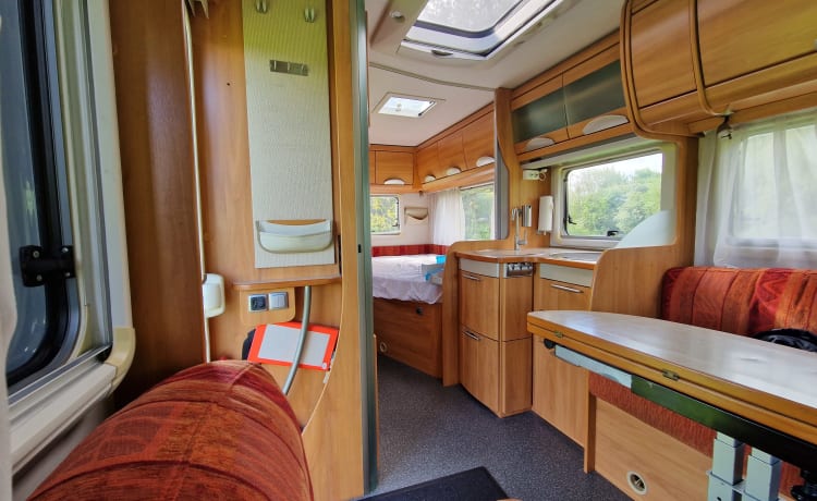 Hymer  – Teilintegrierter Hymer