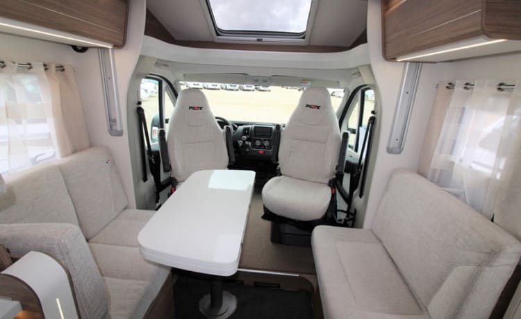 Ik huur mijn Pilote P 726 camper; comfortabel, familie