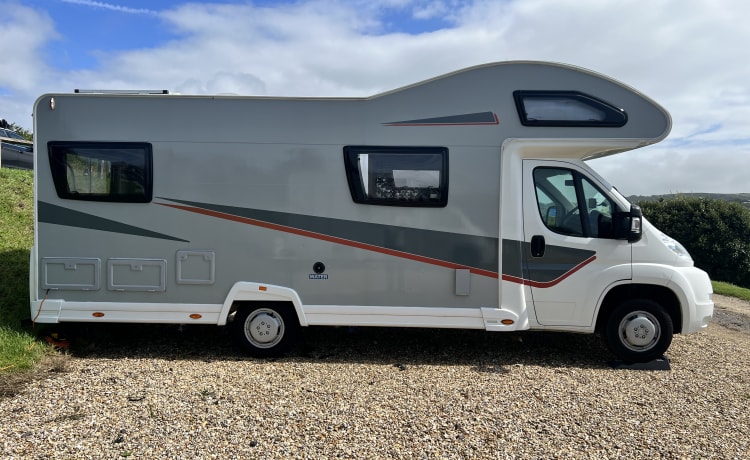 The Adventurer – 6 berth Peugeot AutoQuest 180 