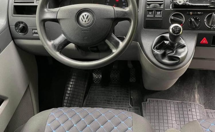 The white and blue dream – Buscamper VW T5