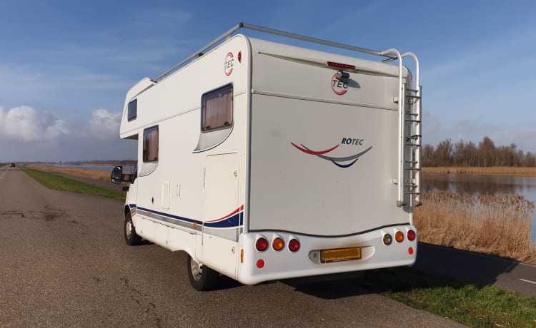 Camper_Vibes_ – Fiat Ducato alkoof uit 2004 (4 Ruime slaapplaatsen)