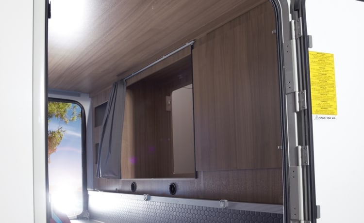 6p recente familie camper uit 2021 - Sun Living alcove