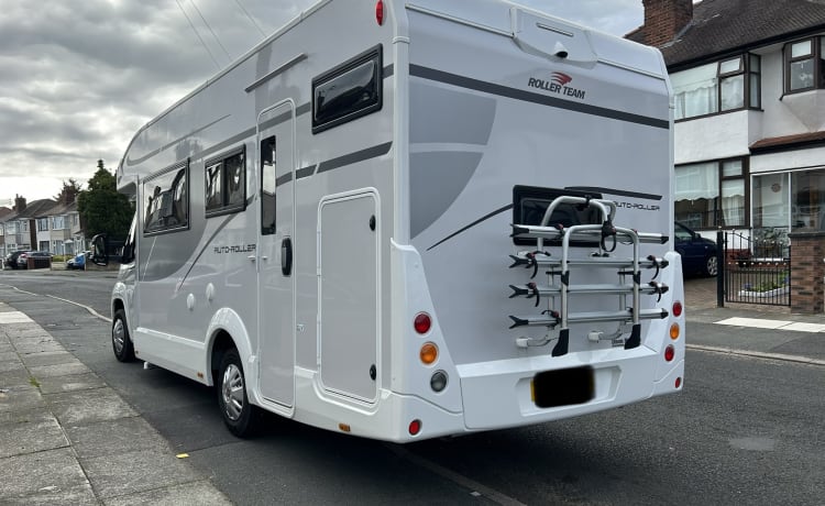 Minnie – 6 berth Roller Team semi-integrated from 2021