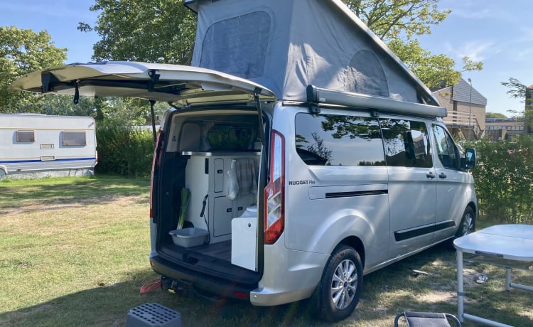 Kompana – Camper nuovo e perfettamente attrezzato. Auto di lusso con 4 posti letto!