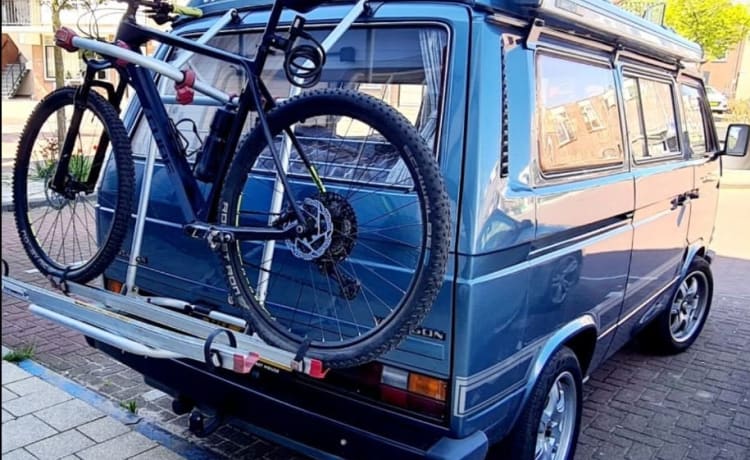 Jimi (naar Jimi Hendrix) – Camper Volkswagen T3 VANAGON 4p del 1983