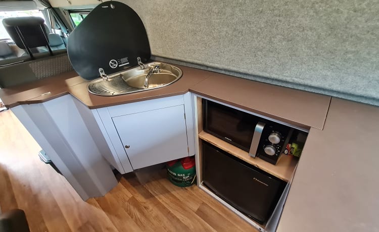 Family friendly, 5 berth camper for hire 