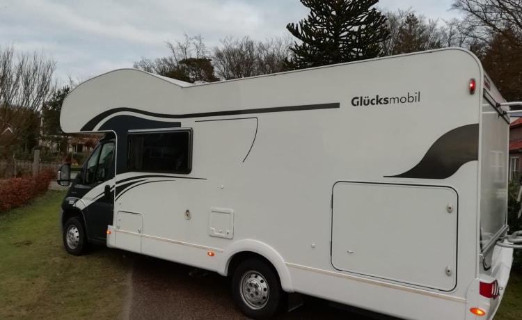 LUCKY Traveller – Spacious comfortable family camper