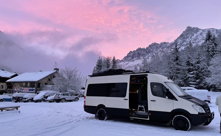 Mercedes-Benz Sprinter Adventure Camper 4 Personen