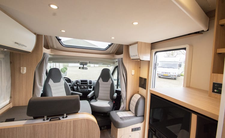 T69L – Camper familiare completo HomeCar con aria condizionata a motore e tendalino,