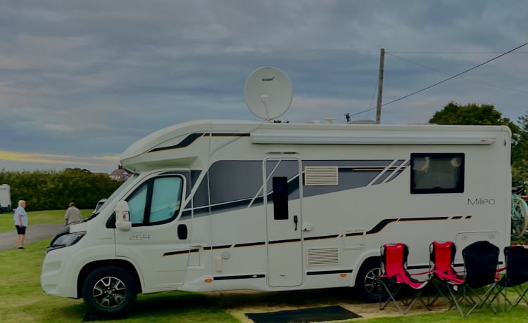 The memory maker  – Stylish 4 berth Benimar Mileo, free WiFi, flexible pick ups/drop offs