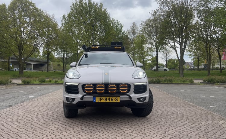 RAY001 – Porsche Cayenne Overland