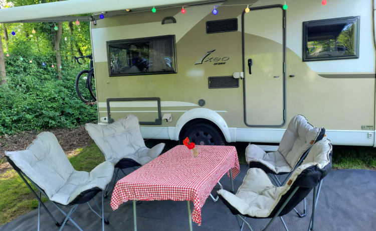 Komfortabler und luxuriöser Camper (4 Personen)