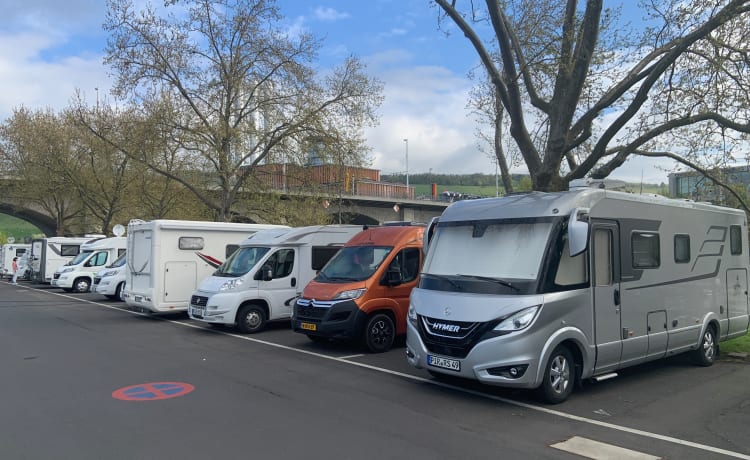 Oranje Boven – Pössl Camperbus 2 Win R Plus van 2019 met 163PK en Euro6