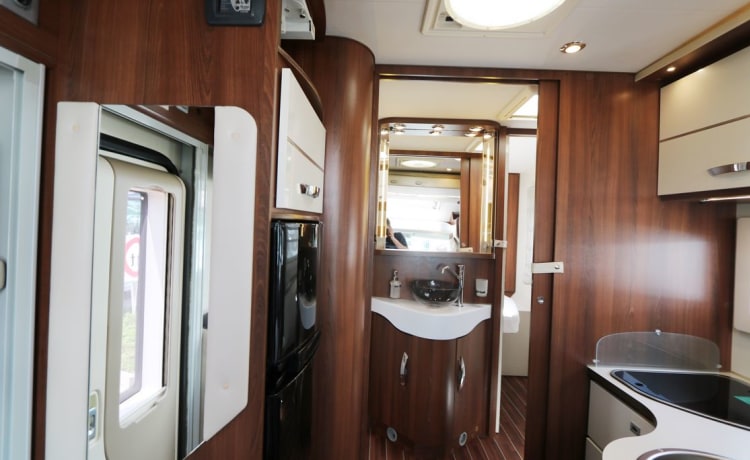 McLouis Sovereign 78 – Camper per 5 persone molto lussuoso e moderno, libertà con vero comfort