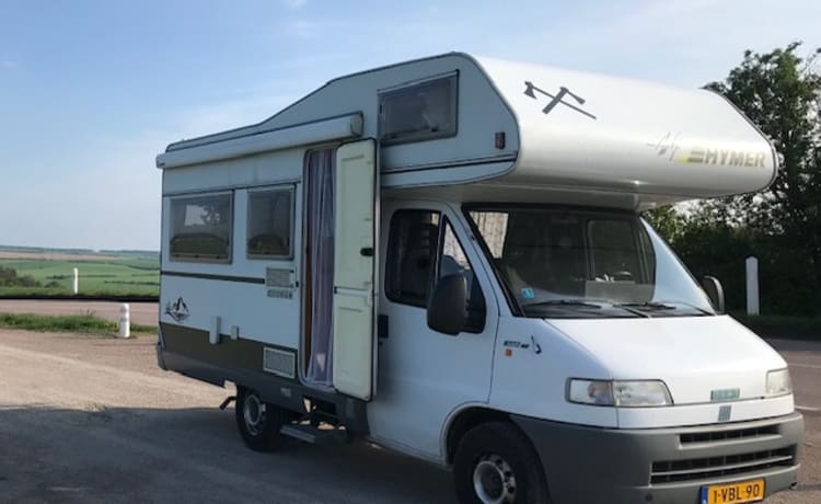 Camper familiare compatto e completo