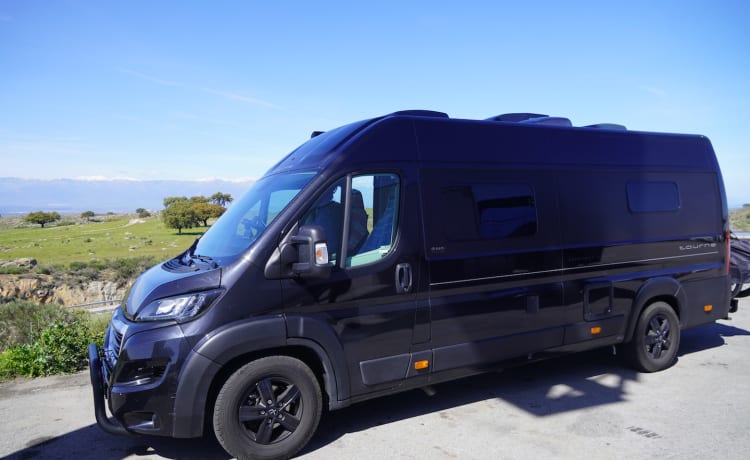 Tourne 6.4 – New Bus Camper for Rent Peugeot Boxer