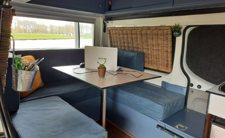 Compact bus camper with access to any city (Euro 5)