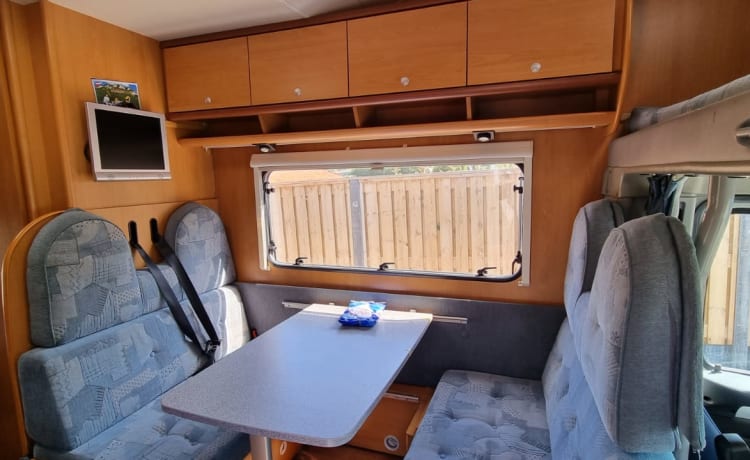 Sunny  – 6 persoons alcove camper (Fiat uit 2006)