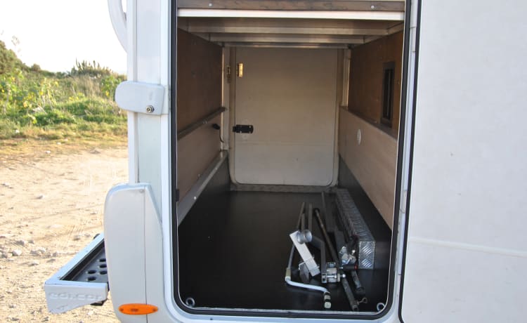 Superbrig – Rimor Camper Dachboden 6 Sitze