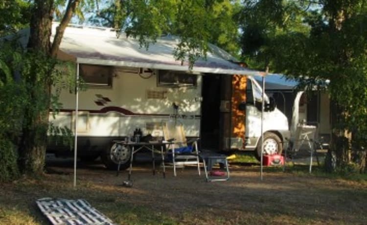 Perfecte camper voor uw perfecte vakantie – Camping-car idéal et complet pour vos vacances parfaites