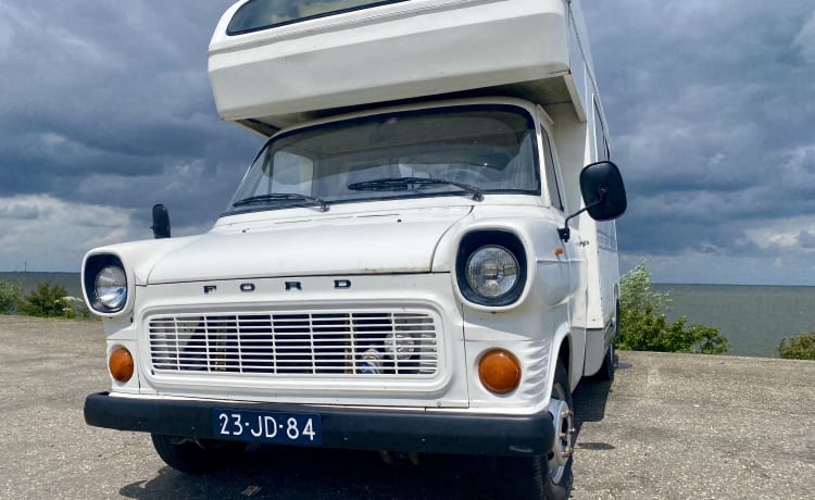 Ollie – On an adventure with a cool oldtimer '76 