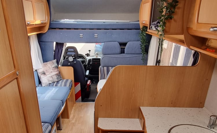 Wonderfully spacious and neat family camper for rent