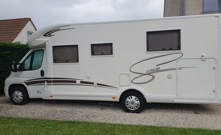 Start your freedom – Spacious MC Louis Sovereign 80 Semi-Integral