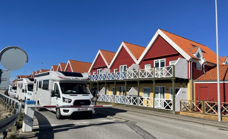 Find and Ride your own way ! – Very spacious 6 person family camper (Kronos 274TL model 2022)