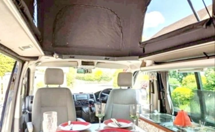 Campie – Perfekter Outdoor-Sportvan mit 4 Schlafplätzen, Oxfordshire