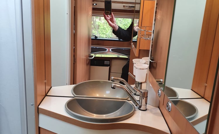 COMPACT Traveller – Compacte luxe camper voor 2 a 3 personen