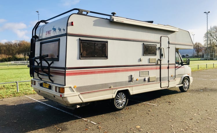 Large 6 person camper for rent. LMC Liberty