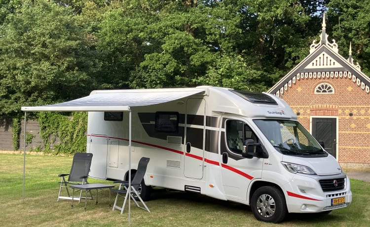 Vrij & Blij – Spacious Sunlight T66 with single longitudinal beds, year of manufacture 2019 with 150 hp (euro 6)