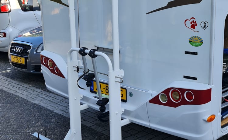 Exultare – Relaxed op stap met deze complete 4p camper.  Wel >3j C1 rijbewijs